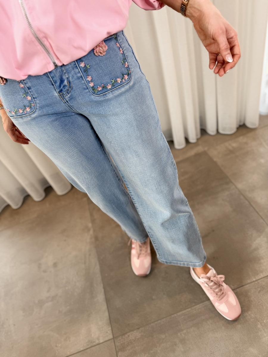 HANNELORE BROEK JEANS MET BLOEM DETAIL