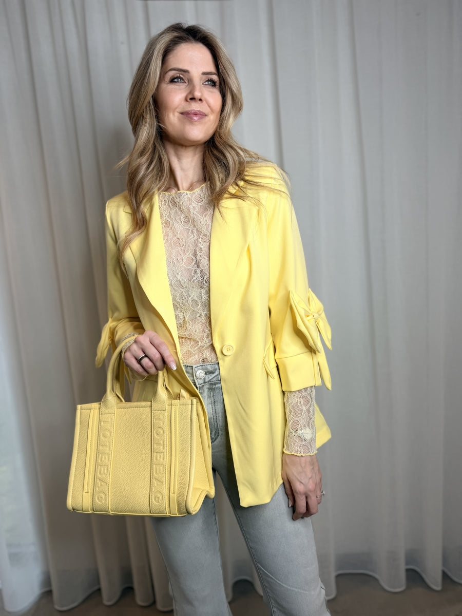 JANNE TU BLAZER GEEL  MET STRIK DETAIL OP DE MOUWEN