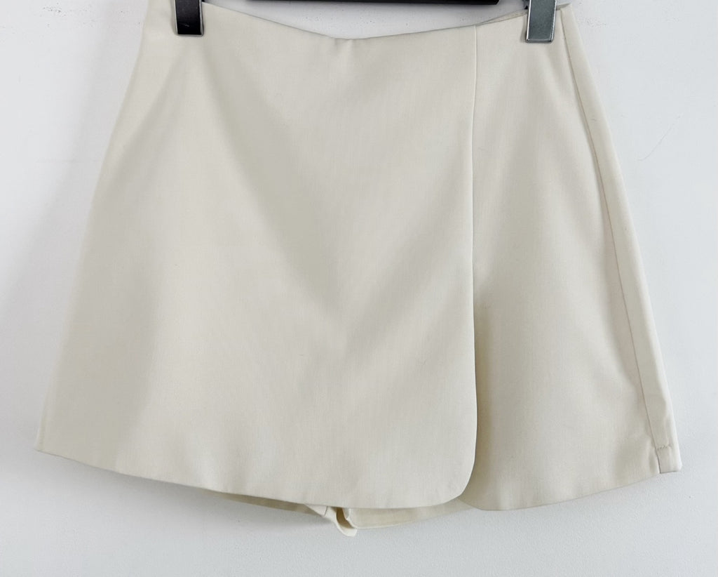 JOYCE SHORT/ROK ECRU