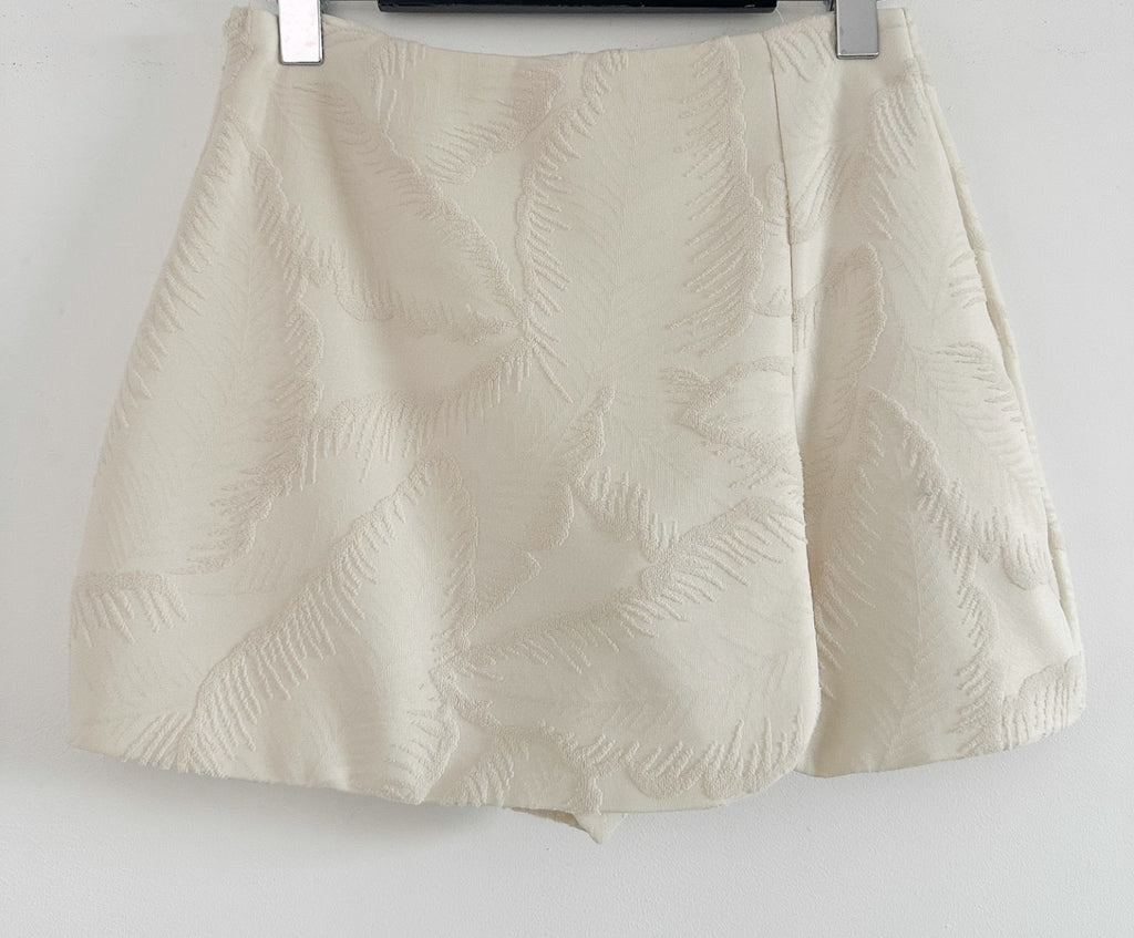 JISELLE SHORT/ROK BEIGE MET BLAD PRINT BEIGE