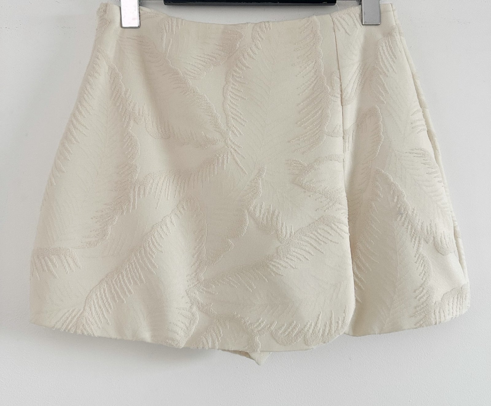 JISELLE SHORT/ROK BEIGE MET BLAD PRINT BEIGE