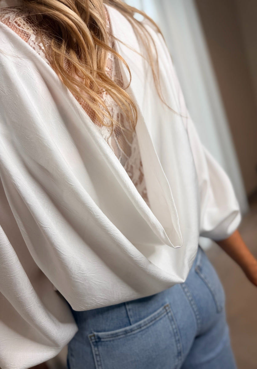 IRENA BLOUSE WIT MET KANTEN RUG