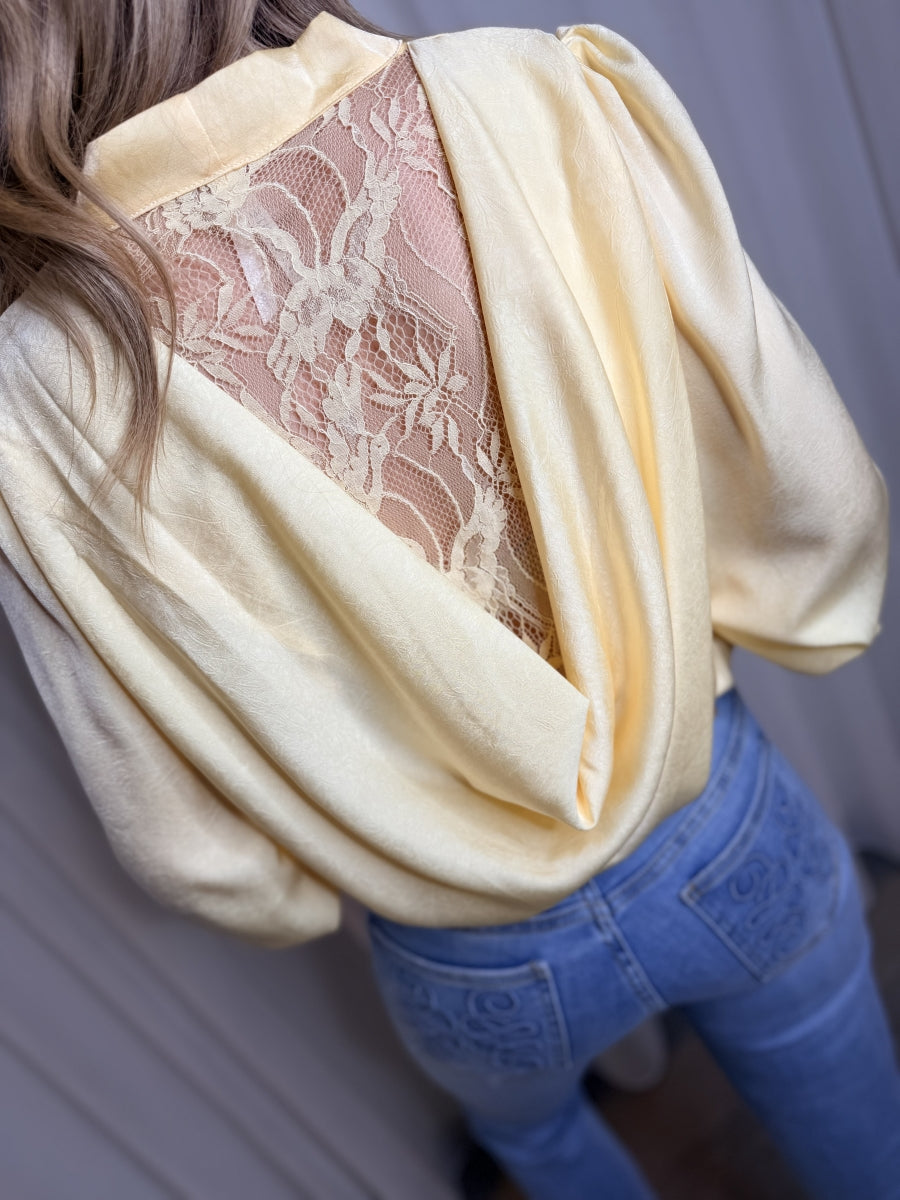 IRENA BLOUSE GEEL MET KANTEN RUG