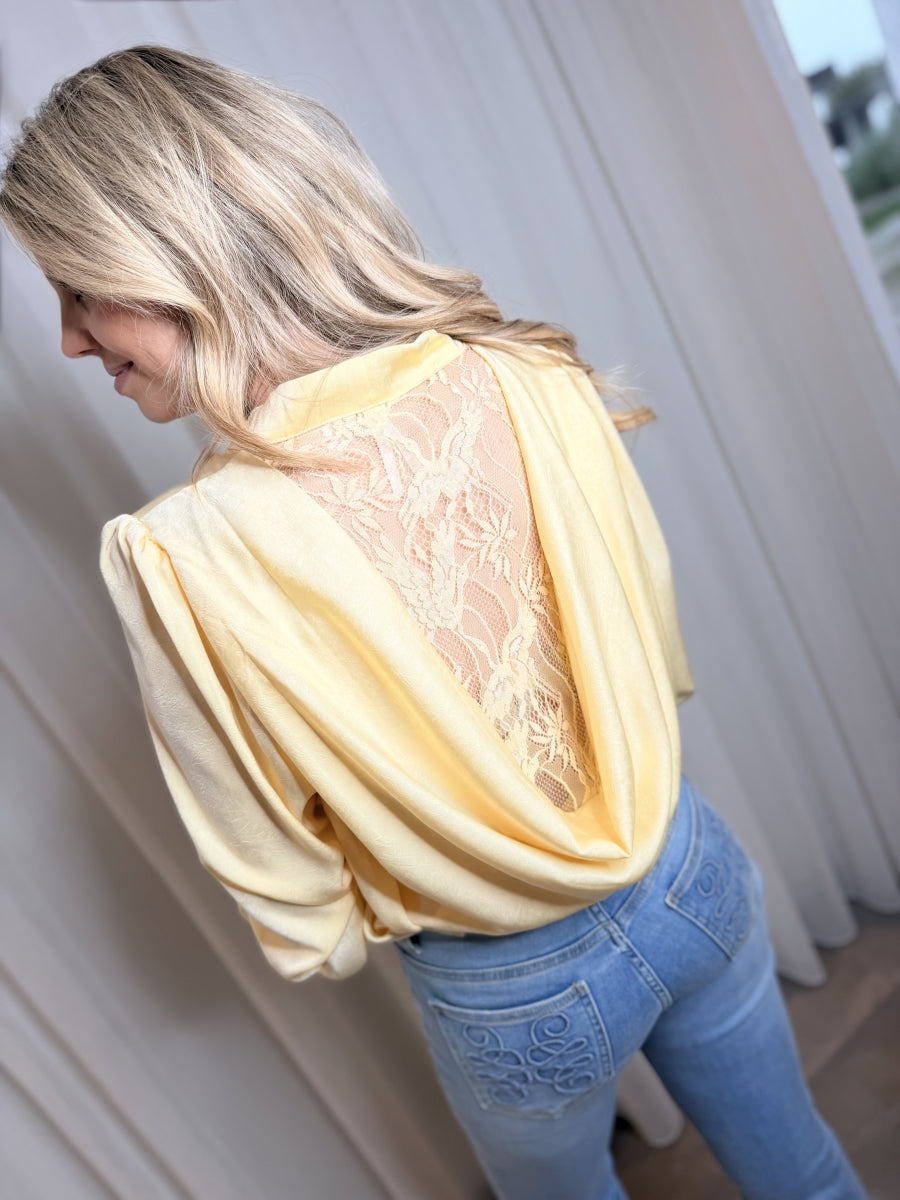 IRENA BLOUSE GEEL MET KANTEN RUG