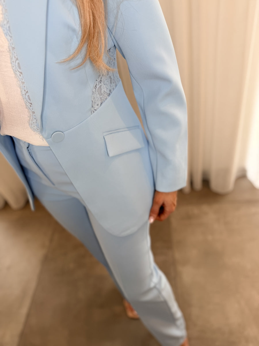 LYZELLE BLAZER LICHT BLAUW