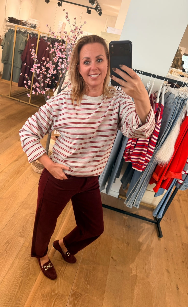 CLAAR MOM JEANS/KLEINE BARREL JEANS BURGUNDY