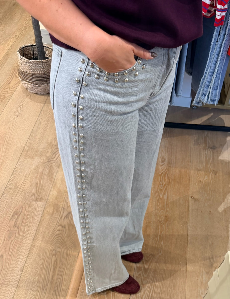 CECILLE GRIJZE WIDE LEG JEANS MET STUDS