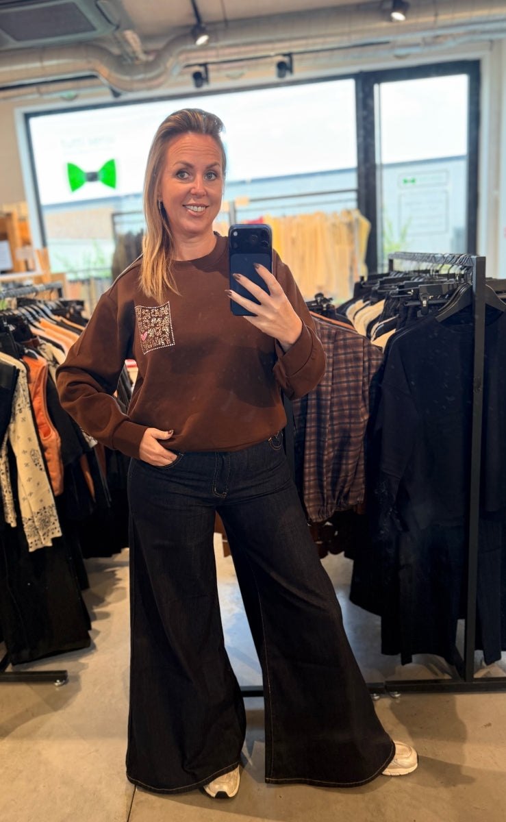 ELONORA TU SWEATER BRUIN MET STEENTJES