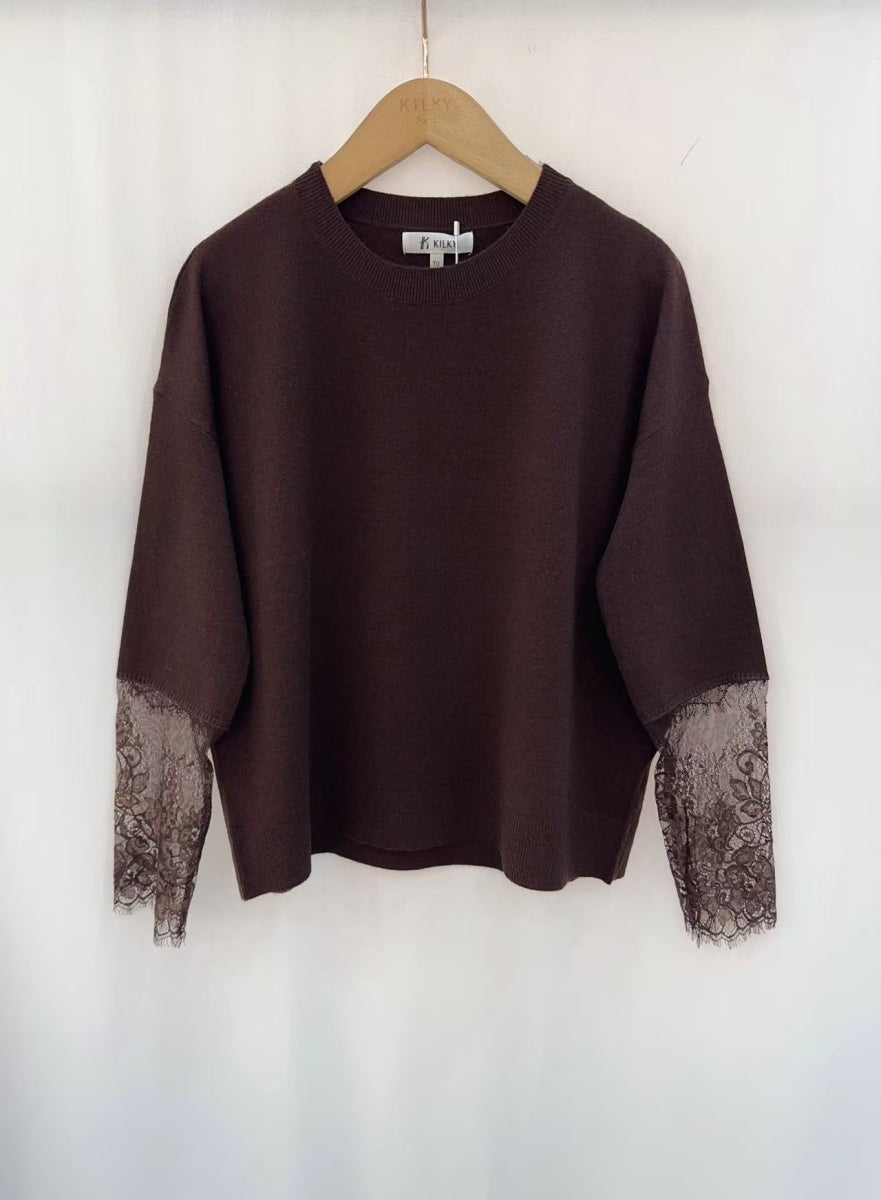 PULL LIEZE BRUIN TU MET KANTEN MOUWEN